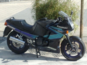 Kawasaki GPX 600, techn.u.opt. top Zustand + top Extras, wenig km