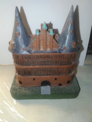Lübeck Holstentor Poly Souvenir Modell Germany Hansestadt 11 cm h Bild 3