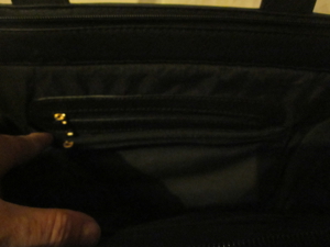 Handtasche, schwarz gold mit Trageriemen, neu Bild 3