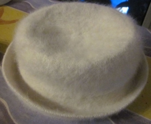 2 Hüte, cremefarben, Angora, 57cm + Strick, beige Bild 1