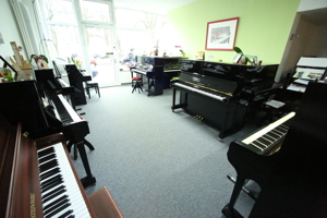 Seiler Klavier von Klavierbaumeisterin aus Aachen Bild 16