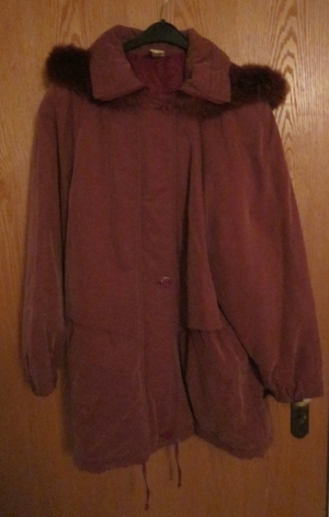 Gr. 44: Winter-Jacke mit Fell-Kapuze, wenig getragen Bild 1