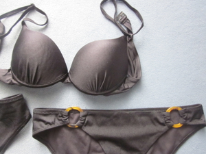 Gr. 70B 36: Bikini, pink, "TRIUMPH", nur 2x getragen + pinkf. Pareo + Gr. S: Bikini, schwarz, "C&A" Bild 9