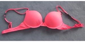 Gr. 70B 36: Bikini, pink, "TRIUMPH", nur 2x getragen + pinkf. Pareo + Gr. S: Bikini, schwarz, "C&A" Bild 3