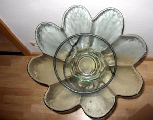 Elegante große Glasschale in Blütenform auf geschwungenem Metallständer Bild 6