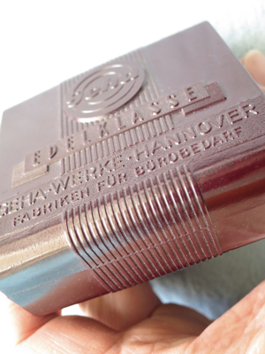 Geha-Werke Hannover, Tintenpatronendose, Farbbanddose, rotes Bakelit Bild 2