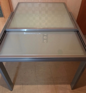 Glas-Metall-Tisch Bild 2