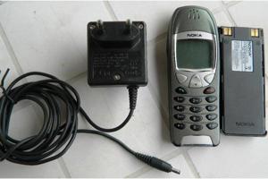 Nokia 6210 mit Netzteil