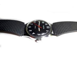 Schwarze Armbanduhr von Wostok Bild 3