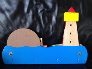 Kinder-Wandgaderobe "Leuchtturm und Schiff" aus Holz Bild 2