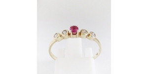 Ring Gelbgold Rubin Diamant Goldschmuck Edelsteine 333er / 8 kt. Bild 1
