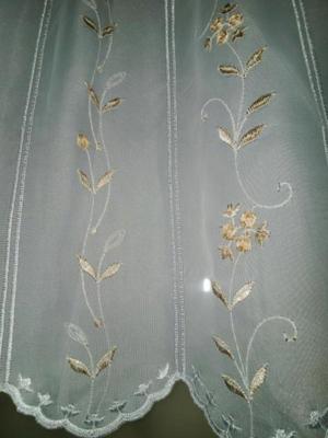 3 aufwändig gearbeitete neuwertige Scheiben Vorhänge / Gardinen, aufgestickte Blumenranken in warmen Bild 1