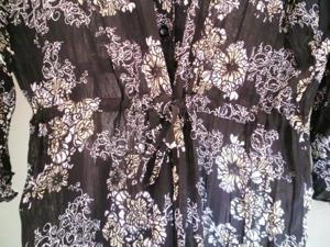 Bluse schwarz gemustert, pflegeleichter gecrashter Stoff, bügelfrei, Gr. 46, Bild 3