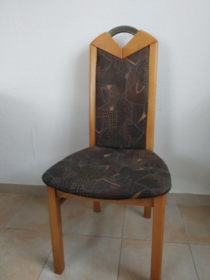 Tisch mit 6 Stühlen. Design Bild 4