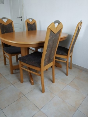 Tisch mit 6 Stühlen. Design Bild 3