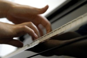 Exam. Musikpädagogin (staatl.Hochschule) gibt Klavierunterricht (auch online) Bild 1