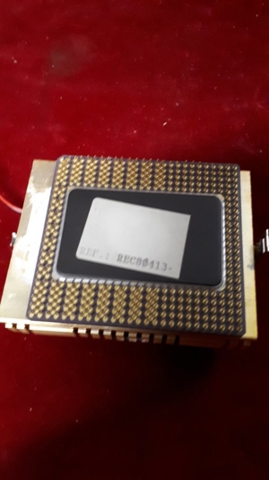 altes CPU-Computerteil Bild 8
