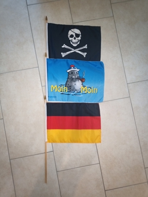 verschiedene Fahnen zu verkaufen