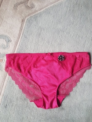Roter Spitzenslip Gr. 52/54