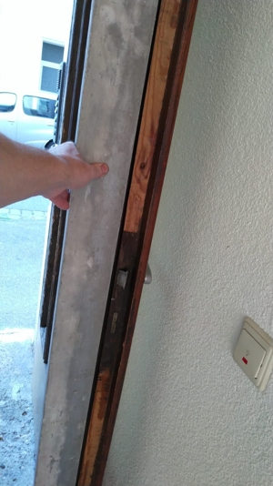 Krummes verzogenes Holztor - Tür gerade richten = Handwerker gesucht Bild 2