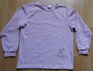 Nicki-Pulli / Oberteil Gr. 146/152 rosa mit Emblem Bild 1
