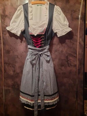 Markendirndl mit Schürze und Bluse Gr. 44 46