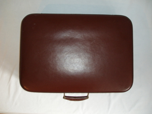 Koffer aus Leder von 1962, rotbraun, knapp 40 Liter Nutzvolumen Bild 2