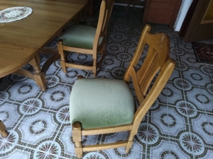 Massiver Esstisch mit 6 Stühlen Bild 3