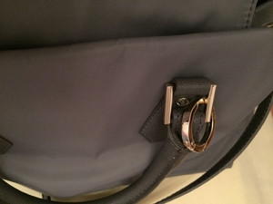 Modische, neuwertige Damen-Handtasche der Marke Marc Cain günstig abzugeben Bild 8