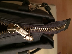 Modische, neuwertige Damen-Handtasche der Marke Marc Cain günstig abzugeben Bild 6