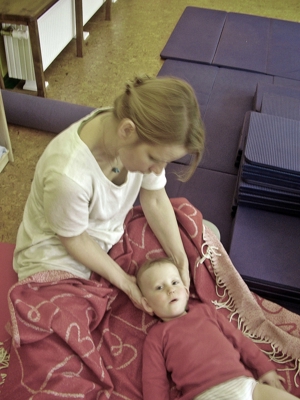 Familienpraxis Menta Physiotherapie für Kinder nach dem Bobath-Konzept und Sensorische Integration Bild 9