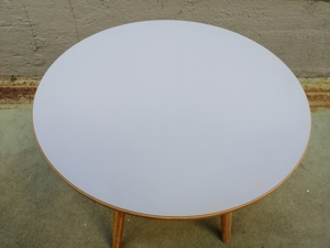 Kleiner runder Tisch Bild 1