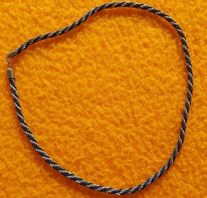 Halskette / Halsschmuck ca. 40 cm lang / gedrehte Optik blau-gold Bild 3