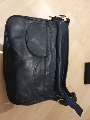 Super dunkelblaue Handtasche