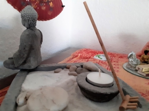 Buddha-Arrangement mit Zen-Garten und Kerze Bild 3