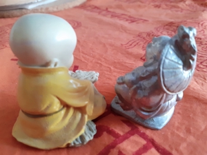 2 kleine Buddha-Figürchen