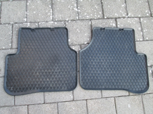 Gummi-Fußmatten VW Passat schwarz, vorne+hinten, li+re., orig.VW Bild 3