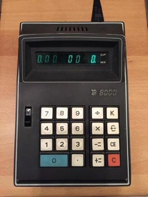 Tischrechner TE 8000 aus 1972 , leider flackert die Anzeige, Kultrechner , optisch einwandfrei an Sa