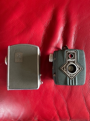 Kameras 2 Stück antik Baci und AK8 mechanisch Deko