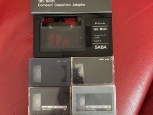 VHS - C Kassettenadapter von SABA und 7 VHS - C Kassetten