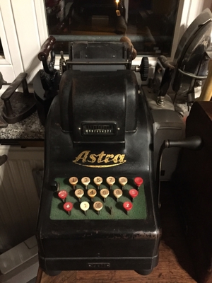 Astra Rechenmaschine Vintage Bild 1