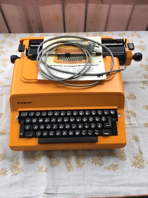 Facit 1840 elektrische Schreibmaschine mit Anleitung Bild 2