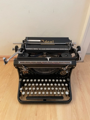 Schreibmaschine 1940 er sehr guter Zustand, schreibt! Bild 2