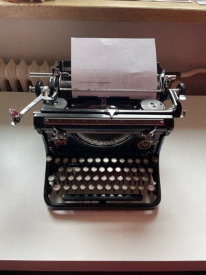 Schreibmaschine 1940 er sehr guter Zustand, schreibt! Bild 6