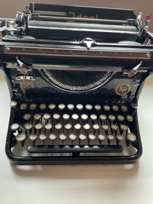 Schreibmaschine 1940 er sehr guter Zustand, schreibt! Bild 3