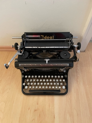 Schreibmaschine 1940 er sehr guter Zustand, schreibt! Bild 1