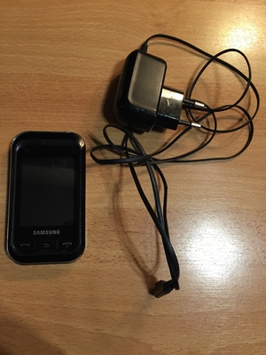 Samsung GT-C 3300 K mit Ladegerät , Akku muss ersetzt werden Bild 1