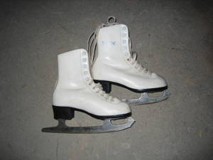 Damenschlittschuhe Gr. 40 und Gr. 27,5 Leder, weiss 2 Paar