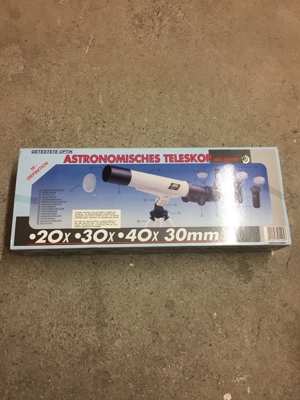 Astronomisches Teleskop für Kinder im O Karton