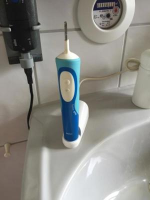 Braun Oral B Vitality Elektro- Zahnbürste Bild 1